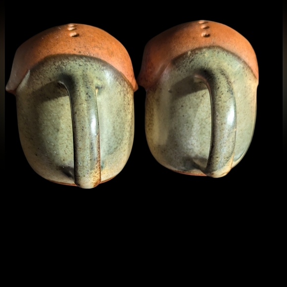 SOLD Vintage Mid Century Modern Happy Pig Shaped Salt and Pepper Shakers - Picture 5 of 9